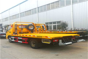 依兰附近拖车救援搭电