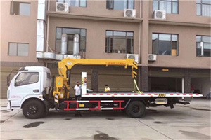 依兰附近汽车轮胎更换